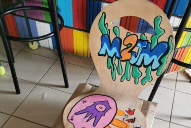 Création artistique avec le logo de la Maison des jeunes