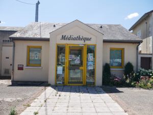 Façade extérieure de la médiathèque de Marigny-Brizay
