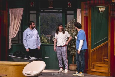 Laurent Ournac, Sébastien Pierre et Arthur Jugnot dans la pièce Tout va très bien.