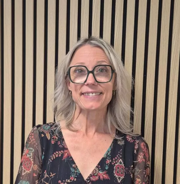 Portrait d'Angélique Delarbre Sophrologue - Hypnothérapeute installée sur le site d'activité de Chalembert.