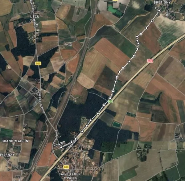 cartographie satellite représentant le village de Saint Léger la Pallu et Bretigny sur laquelle est symbolisé le chemin de Brétigny.