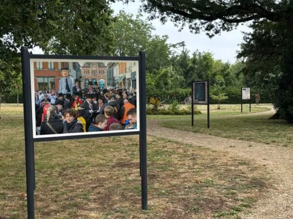 panneau de l'expo photo consacrée aux villes jumelées présentée en juillet-août 2026 dans le parc du château