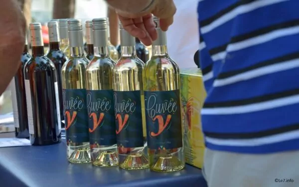 Bouteilles de la Cuvée T, cuvée communale de Jaunay-Marigny