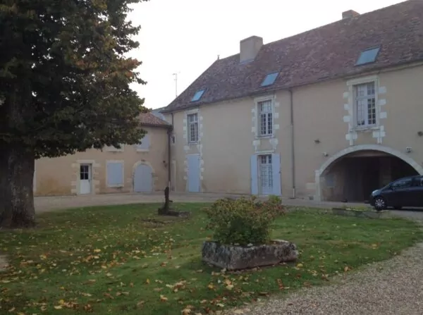 Résidence Galetier située sur la RD910 vue de la cour intérieure.