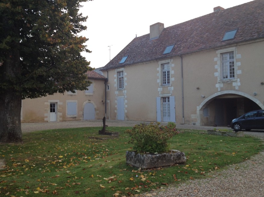 Résidence Galetier située sur la RD910 vue de la cour intérieure.