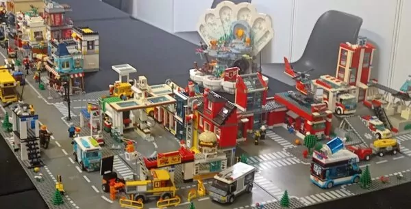 Maquette d'une ville réalisée en briques Lego®